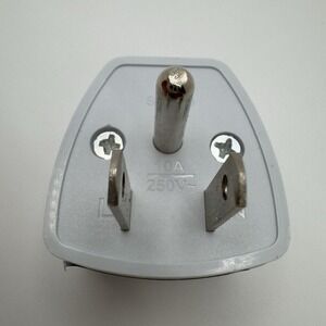 Universal Travel Adapter Plug Converter 250v 10A EU  Uk US AU Outlet Charger